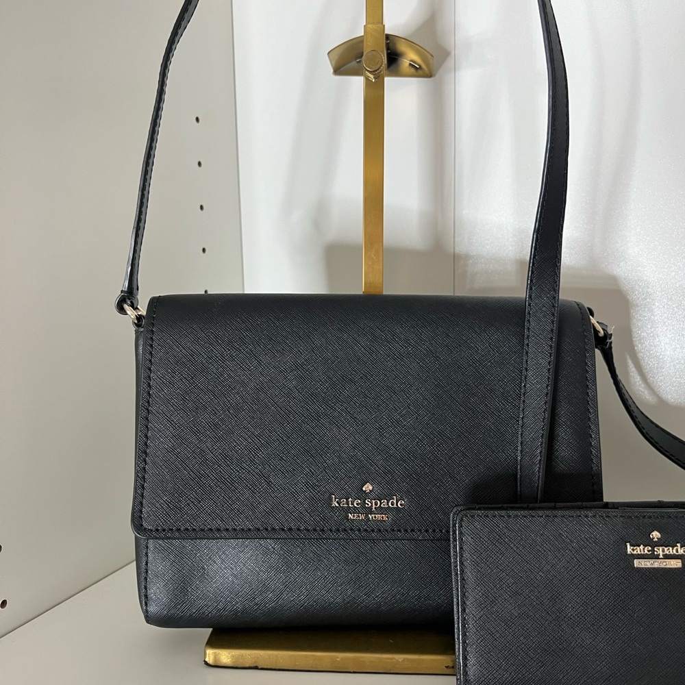 Kate Spade Cross Body and Matching Wallet Set EUC - Picture 2 of 11